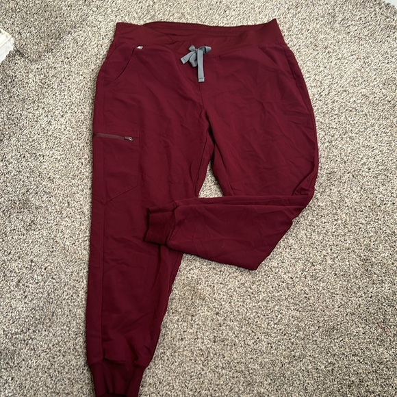 Figs technical scrub burgundy joggers size LP nursing - Picture 3 of 7